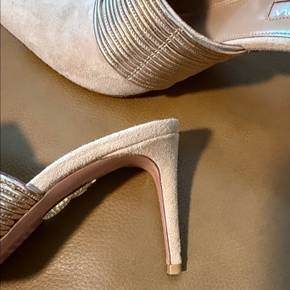 Aquazzura Cream Suede Pointed Mule Heels with Gold Ribbed Strap - Picture 4 of 5